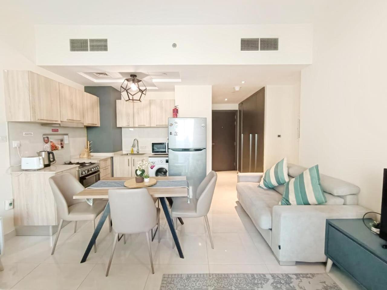 Modern High-rise In The Heart Of Business Bay * Dubai