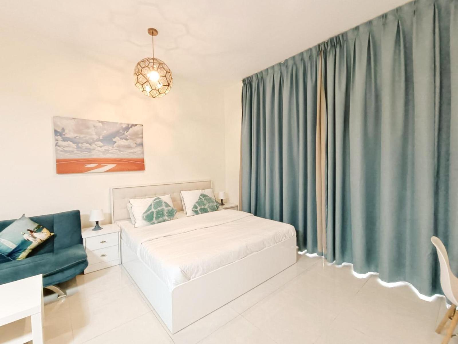Modern High-rise In The Heart Of Business Bay * Dubai