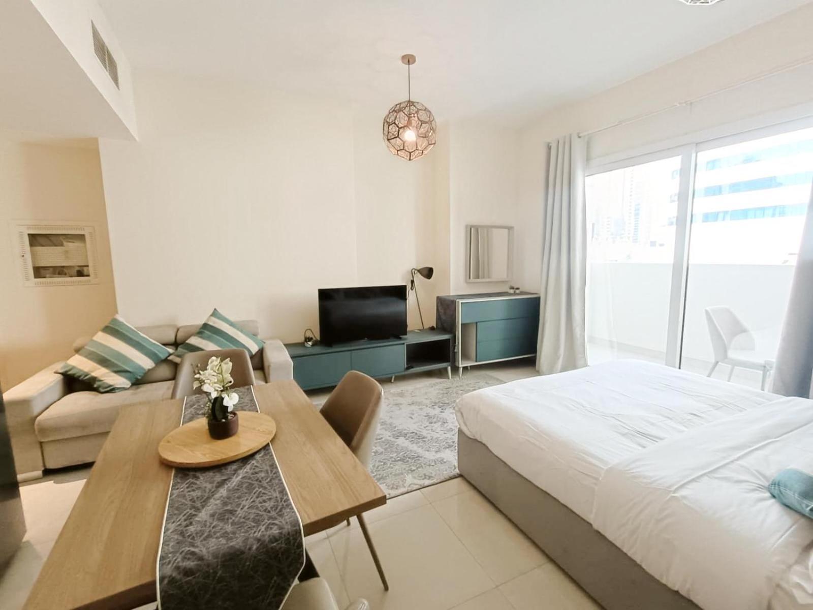 Modern High-rise In The Heart Of Business Bay * Dubai
